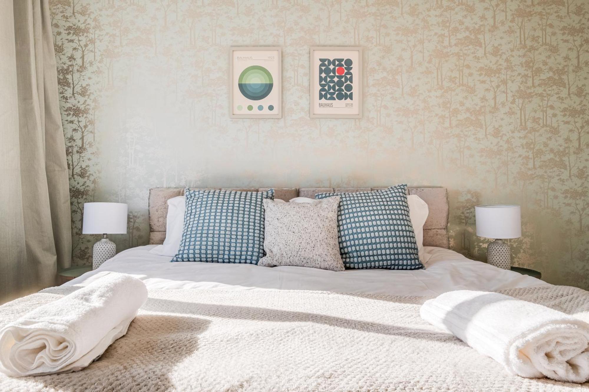 Comfy And Freshly Redecorated Home By Our Home Short Stays Close To Town Centre With Free Parking Bedford Exterior photo