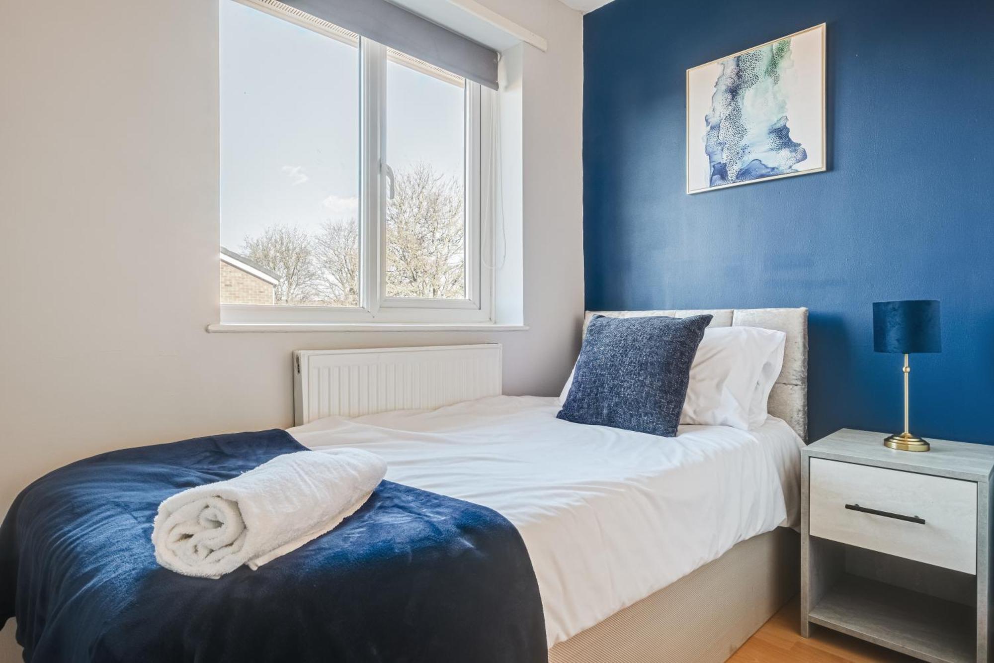 Comfy And Freshly Redecorated Home By Our Home Short Stays Close To Town Centre With Free Parking Bedford Exterior photo
