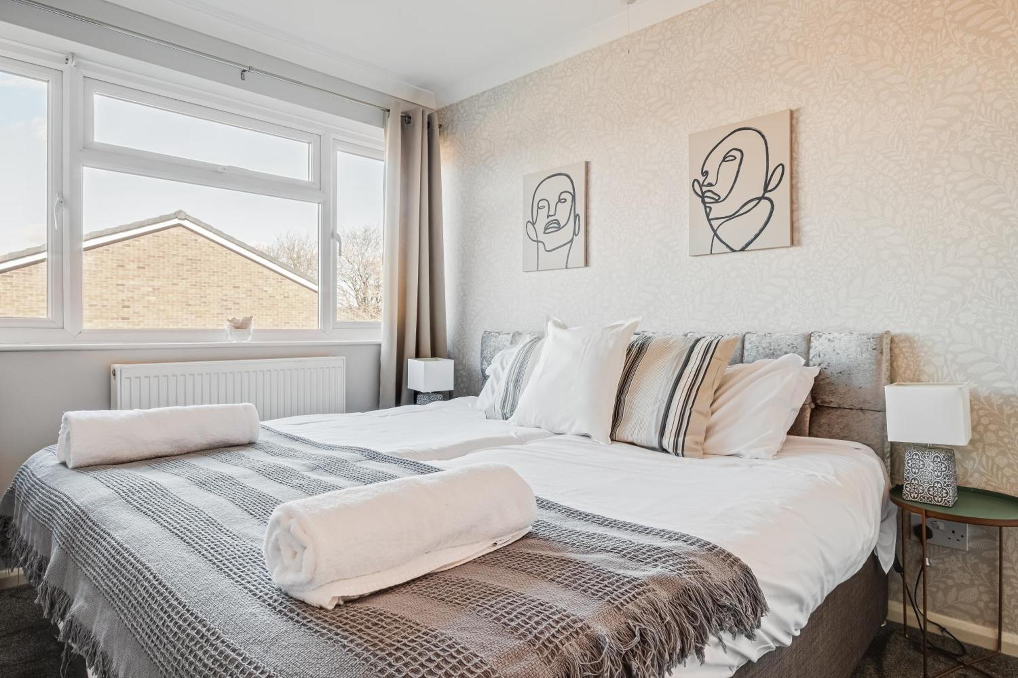 Comfy And Freshly Redecorated Home By Our Home Short Stays Close To Town Centre With Free Parking Bedford Exterior photo